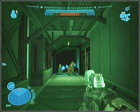 Po zejściu po pierwszych schodach natkniesz się na hologramy do zbroi - Etap VII- Exodus (1) | Opis przejścia Halo Reach - Halo: Reach - poradnik do gry