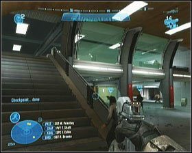 Po załatwieniu wszystkich kierujemy się do drzwi na końcu (z których wybiegną ostatni przeciwnicy) - Etap VII- Exodus (1) | Opis przejścia Halo Reach - Halo: Reach - poradnik do gry