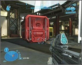 Przechodząc przez jego wnętrze (kilkumetrowy odcinek), dotrzesz w sam środek zażartej walki - Etap VII- Exodus (2) | Opis przejścia Halo Reach - Halo: Reach - poradnik do gry