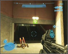 Dalsza droga prowadzi przez przejście ze schodami, koło miejsca gdzie walczyłeś z Brutami - Etap VII- Exodus (2) | Opis przejścia Halo Reach - Halo: Reach - poradnik do gry