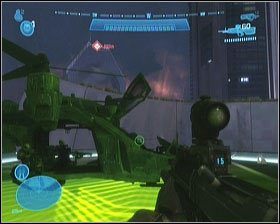 Mając niewidzialność kierujemy się do przełącznika na końcu mieszkania i robimy z niego użytek - Etap VIII- New Alexandria (2) | Opis przejścia Halo Reach - Halo: Reach - poradnik do gry