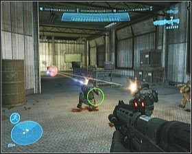 Załatw go i skieruj się w dalszą drogę pustym korytarzem - Etap X- The Pillar of Autumn (3) | Opis przejścia Halo Reach - Halo: Reach - poradnik do gry