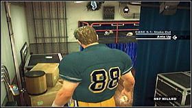 Wspinamy się po pobliskich pudłach [1] i przeskakujemy na więżę z leżącym lekiem [2] - Zombrex - Przedmioty - Dead Rising 2 - PC - poradnik do gry