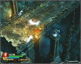 Przechodząc kilka metrów zostaniesz zaatakowany przez strzelających napastników, znajdujących się u dołu ekranu na kolumnach - [Opis przejścia] The Jaws of Death - cz. 1 | Lara Croft and the Guardian of Light - Lara Croft and the Guardian of Light - poradnik do gry