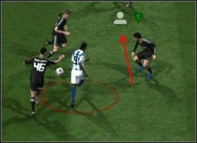 Czerwonym kółkiem zaznaczeni są piłkarze, których powinieneś aktualnie kryć - Co robić na boisku w FIFA 11? | Zostań gwiazdą - FIFA 11 - poradnik do gry