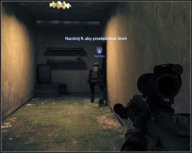 Podążając korytarzem cały czas prosto [1], dotrzemy do zamkniętych drzwi [2] - Wejście (1) | Opis przejścia Medal of Honor - Medal of Honor - poradnik do gry