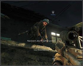 Żeby wspiąć się na ścianę [1], podchodzimy do niej i wciskamy F, chwytając się w ten sposób ręki naszego kompana [2] - Wejście (2) | Opis przejścia Medal of Honor - Medal of Honor - poradnik do gry