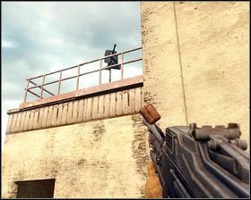 Podążając za resztą oddziału dojdziemy do kolejnego placu opanowanego przez Talibów [1] - Przebicie do Bagramu (2) | Opis przejścia Medal of Honor - Medal of Honor - poradnik do gry