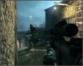 Przebiegając przez ścieżkę [1], ponownie czekamy na sygnał od Dustyego i wracamy razem z nim do quadów [2] - Biegnący z wilkami... (2) | Opis przejścia Medal of Honor - Medal of Honor - poradnik do gry