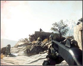 Teraz naszym zadaniem jest ciągłe ostrzeliwanie wroga, żeby umożliwić pozostałym zaznaczenie celu nalotu - Brzuch bestii (1) | Opis przejścia Medal of Honor - Medal of Honor - poradnik do gry