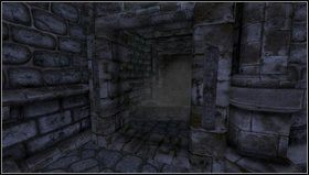 Wracamy do głównego hallu i udajemy się w lewo - musimy wejść do małego korytarza koło nieuszkodzonych schodów - Amnesia Mroczny Obłęd: Entrance Hall - Laboratory | Opis przejścia - Amnesia: Mroczny Obłęd - poradnik do gry