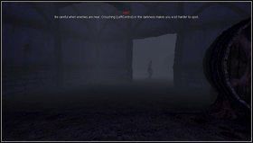 W rafinerii biegniemy przed siebie ciemnymi korytarzami [1] - dotrzemy do większego pomieszczenia i w przejściu zobaczymy przechodzącego potwora - Amnesia Mroczny Obłęd: Entrance Hall - Refinery | Opis przejścia - Amnesia: Mroczny Obłęd - poradnik do gry