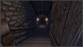 W hallu schodzimy schodami i przechodzimy przez drzwi po prawej - Amnesia Mroczny Obłęd: Back Hall - Storage | Opis przejścia - Amnesia: Mroczny Obłęd - poradnik do gry