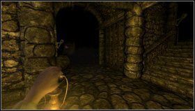 Kawałek za znakiem trafimy na pierwsze rozwidlenie - idziemy nim w prawo - Amnesia Mroczny Obłęd: Back Hall - Prison (Southern Block) | Opis przejścia - Amnesia: Mroczny Obłęd - poradnik do gry