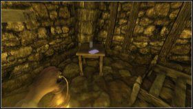 Oglądając ściany przy skrzyżowaniu zobaczymy drogowskaz do magazynu (Storage) - wchodzimy w ten korytarz - Amnesia Mroczny Obłęd: Prison (Northern Block) | Opis przejścia - Amnesia: Mroczny Obłęd - poradnik do gry