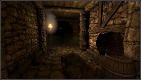 Idziemy za znakiem do kuchni - pilnujemy lewej ściany, bo na pierwszym rozwidleniu musimy skręcić w tę stronę (zobaczymy kolejny znak informacyjny) - Amnesia Mroczny Obłęd: Prison (Northern Block) | Opis przejścia - Amnesia: Mroczny Obłęd - poradnik do gry