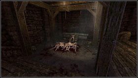 Możemy wyjść z tego miejsca - niestety gdy zbliżymy się do drzwi zacznie w nie walić potwór - Amnesia Mroczny Obłęd: Morgue | Opis przejścia - Amnesia: Mroczny Obłęd - poradnik do gry