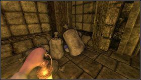 W środkowej [1] - fragment jest ukryty pod workami - Amnesia Mroczny Obłęd: Nave 2, Transcept | Opis przejścia - Amnesia: Mroczny Obłęd - poradnik do gry