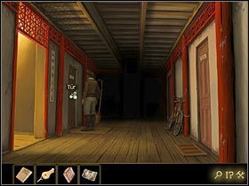 Wejdź do domu z czerwonymi okiennicami, a w korytarzu wybierz pierwsze drzwi po lewej - Rozdział I - Zaginiony przyjaciel (2) | Opis przejścia Lost Horizon - Lost Horizon - poradnik do gry
