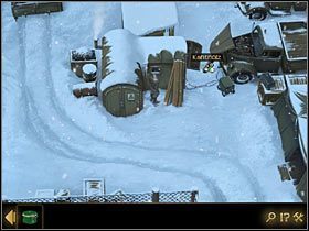 W przedostaniu się do namiotu, do którego wprowadzono Thomasa, przeszkadza Fentonowi grzebiący przy półciężarówce po prawej mechanik - Rozdział II - Sekret w górach (2) | Opis przejścia Lost Horizon - Lost Horizon - poradnik do gry