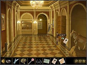 Udaj się następnie do muzeum, gdzie najpierw na placu przed budynkiem zainteresuj się (PPM) słupem ogłoszeniowym, a szczególnie luźnym plakatem reklamowym z aparatem fotograficznym - Rozdział IV - W jaskini lwa (2) | Opis przejścia Lost Horizon - Lost Horizon - poradnik do gry