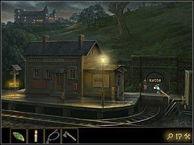 Teraz możesz zabrać siekierę wiszącą na tablicy na budynku stacji (po lewej) - Rozdział V - Głęboko na terytorium wroga (1) | Opis przejścia Lost Horizon - Lost Horizon - poradnik do gry