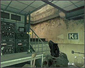 Po zakończonej rozmowie obróć się w prawo i zabierz z szafki dane wywiadu #1 - Workuta (1) | Opis przejścia gry | Call of Duty Black Ops - Call of Duty: Black Ops - poradnik do gry