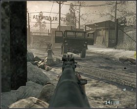 Wkrótce nad Waszymi głowami pojawi się wrogi śmigłowiec, ale większym problemem będą nowi strażnicy podjeżdżający tu ciężarówkami - Workuta (2) | Opis przejścia gry | Call of Duty Black Ops - Call of Duty: Black Ops - poradnik do gry