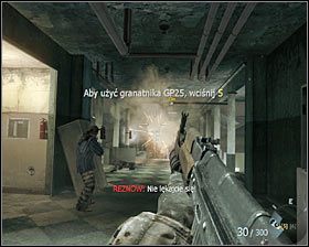 Po eksplozji wciśnij SPACJĘ żeby przeskoczyć przez znajdującą się w tym miejscu balustradę #1 - Workuta (2) | Opis przejścia gry | Call of Duty Black Ops - Call of Duty: Black Ops - poradnik do gry