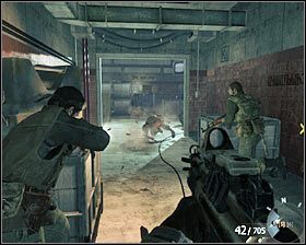 Biegnij tu cały czas prosto, po czym zejdź po schodach na niższy poziom #1 - Dekret prezydenta (2) | Opis przejścia gry | Call of Duty Black Ops - Call of Duty: Black Ops - poradnik do gry