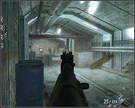 Dokładnie zbadaj to pomieszczenie kontrolne, a na lewo od wejścia odnajdziesz ostatnie dla tej misji dane wywiadu #1 - Dekret prezydenta (2) | Opis przejścia gry | Call of Duty Black Ops - Call of Duty: Black Ops - poradnik do gry