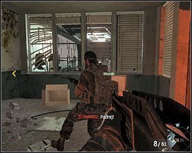 Uważaj na wyraźnie liczniejszą grupkę broniącą się w jednym z większych pomieszczeń budynku #1 - Zdrajca (1) | Opis przejścia gry | Call of Duty Black Ops - Call of Duty: Black Ops - poradnik do gry