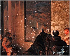 Ruszaj po schodach na piętro - Zdrajca (2) | Opis przejścia gry | Call of Duty Black Ops - Call of Duty: Black Ops - poradnik do gry