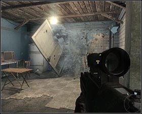 Docelowo będziesz musiał dotrzeć na oznaczony przez grę niewielki balkonik #1 - Liczby (2) | Opis przejścia gry | Call of Duty Black Ops - Call of Duty: Black Ops - poradnik do gry