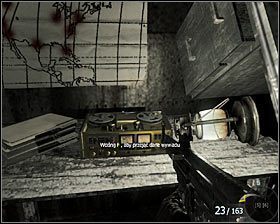 Udaj się do sąsiedniego pomieszczenia na piętrze i rozpraw się z pojedynczym przeciwnikiem #1 - Projekt Nova (1) | Opis przejścia gry | Call of Duty Black Ops - Call of Duty: Black Ops - poradnik do gry