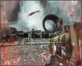 Po usłyszeniu odpowiedniego rozkazu podbiegnij do miejsca, w którym znajduje się zabity sojusznik z upuszczonym M202 #1 - Victor Charlie (2) | Opis przejścia gry | Call of Duty Black Ops - Call of Duty: Black Ops - poradnik do gry