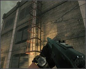 Uważaj, bo przy próbie skorzystania z drabiny nad Tobą pojawi się wartownik #1 - Odrodzenie (1) | Opis przejścia gry | Call of Duty Black Ops - Call of Duty: Black Ops - poradnik do gry