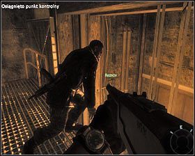 Ruszaj w stronę wejścia do nowego budynku #1 , a po znalezieniu się w środku zeskocz przez dziurę w podłodze na niżej położoną kładkę - Odrodzenie (1) | Opis przejścia gry | Call of Duty Black Ops - Call of Duty: Black Ops - poradnik do gry