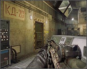 Znajdziesz się przy dobrze znanym Ci pomieszczeniu, w którym w międzyczasie pojawili się nowi przeciwnicy #1 - Odrodzenie (3) | Opis przejścia gry | Call of Duty Black Ops - Call of Duty: Black Ops - poradnik do gry