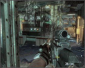 Zainteresuj się niewielkim składzikiem broni #1 , po czym przystąp do dalszej eksploracji podwodnego kompleksu - Odkupienie (2) | Opis przejścia gry | Call of Duty Black Ops - Call of Duty: Black Ops - poradnik do gry