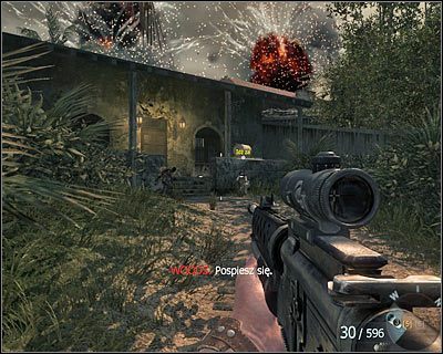 Po udanej ucieczce samochodem i znalezieniu się w nowym miejscu musisz dotrzeć do pokazanego na powyższym screenie budynku, za którym w oddali będzie dochodziło do potężnych eksplozji - Operation 40 | Dane wywiadu | Call of Duty Black Ops - Call of Duty: Black Ops - poradnik do gry