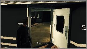 Po zabiciu wartownika skieruj się na lewą albo prawą burtę [1] jachtu, a potem wejdź przez otwarte drzwi [2] na mostek - Prologue - Changes of Planes (1) | Opis przejścia gry 007 Blood Stone - 007: Blood Stone - poradnik do gry