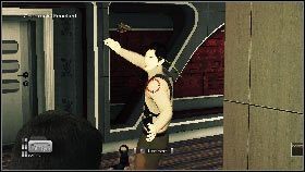 Po uporaniu się z oponentami przejdź do kolejnego pomieszczenia i wejdź na górę po drabinie [1] - Prologue - Changes of Planes (1) | Opis przejścia gry 007 Blood Stone - 007: Blood Stone - poradnik do gry