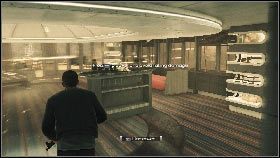 Zacznij biec wzdłuż korytarza [1] , a kiedy dotrzesz do pokoju od razu podbiegnij do baru z prawej [2] i ukryj się za nim - Prologue - Changes of Planes (1) | Opis przejścia gry 007 Blood Stone - 007: Blood Stone - poradnik do gry