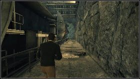 Po wyjściu z pociągu wejdź na górę po drewnianej kładce z prawej [1] , a następnie idź przed siebie do końca korytarza [2] - Istanbul - The key to crack the code (2) | Opis przejścia gry 007 Blood Stone - 007: Blood Stone - poradnik do gry