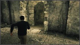 Kiedy znajdziesz się na górze przeskocz na okno z lewej [1] , przejdź przez nie, zeskocz na dół i udaj się do przejścia z lewej [2] - Istanbul - The key to crack the code (3) | Opis przejścia gry 007 Blood Stone - 007: Blood Stone - poradnik do gry