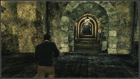 Omiń filary z prawej strony [1] i biegnij przed siebie, aż dotrzesz do kolejnego korytarza [2] - Istanbul - The key to crack the code (3) | Opis przejścia gry 007 Blood Stone - 007: Blood Stone - poradnik do gry