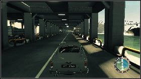 Podczas wybuchu przy stacji benzynowej [1] staraj się trzymać prawej strony drogi, aby wjechać do prawej odnogi tunelu [2] - Istanbul - Stay with him | Opis przejścia gry 007 Blood Stone - 007: Blood Stone - poradnik do gry