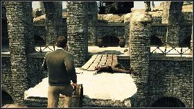 Podejdź do drewnianej konstrukcji [1] i aktywuj ją, używając klawisza E - Istanbul - Who are you working for? | Opis przejścia gry 007 Blood Stone - 007: Blood Stone - poradnik do gry