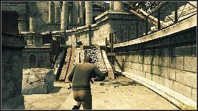 Stań w dogodnym miejscu, z którego będziesz mógł bezpiecznie ostrzeliwać żołnierzy na placu, po czym rozpocznij ich eliminowanie [1] - Istanbul - Who are you working for? | Opis przejścia gry 007 Blood Stone - 007: Blood Stone - poradnik do gry